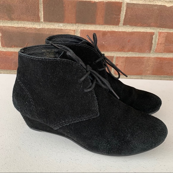 Crown Vintage Short Wave black suede ankle boots